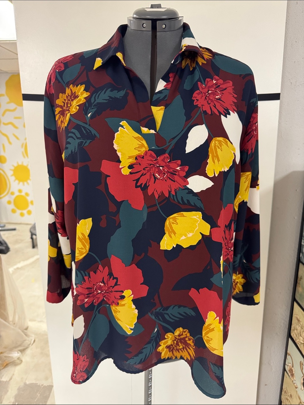 VGUC Van Heusen Floral V-Neck Tunic in Burgundy, Yellow & Navy
